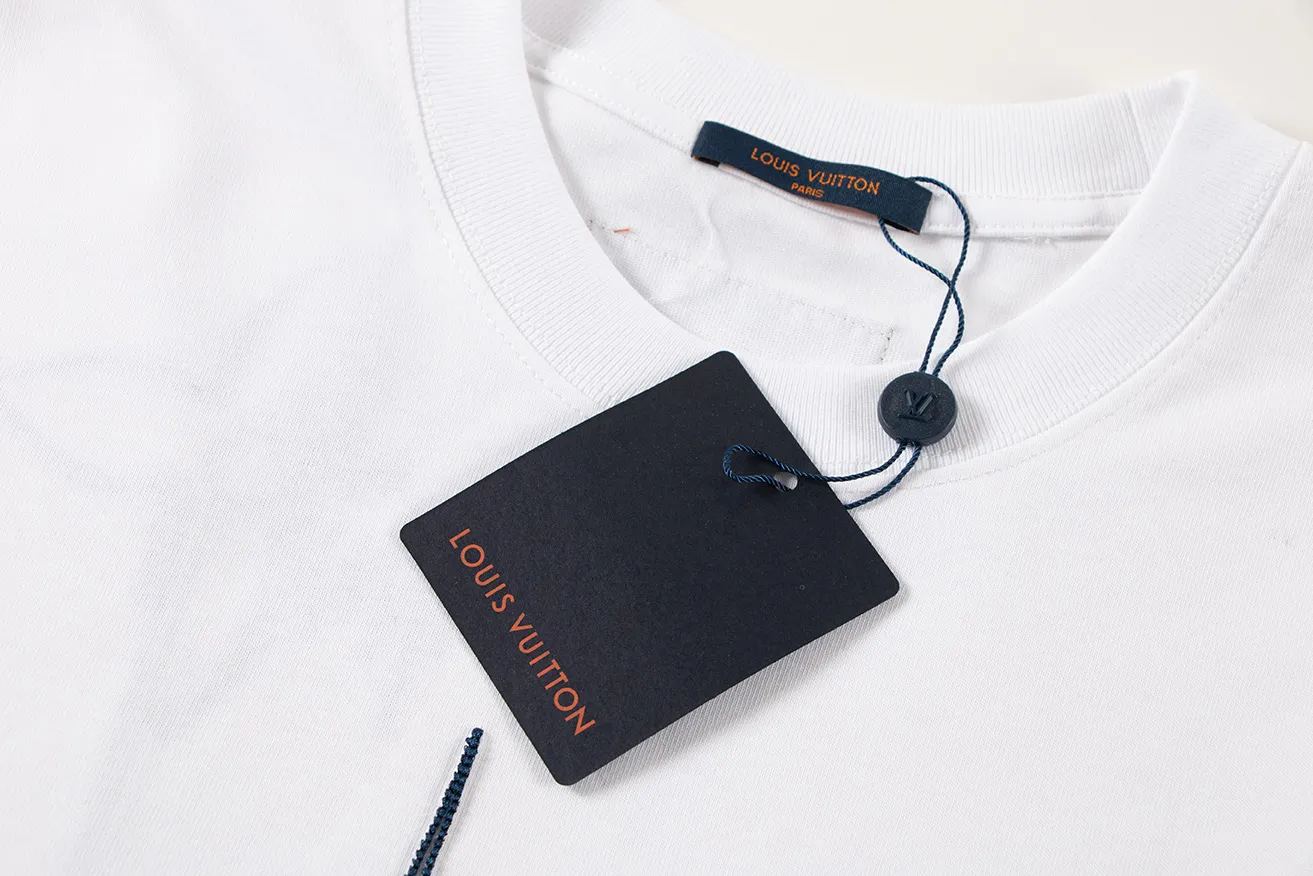 🅿️160 Style: 2026 new Louis Vuitton short-sleeved T-shirt Material: High version 300g double yarn combed cotton Size: S～XL Color: black white Style number: H2003